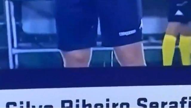 不忍直视！巴西杯上主裁判疑似尿裤子