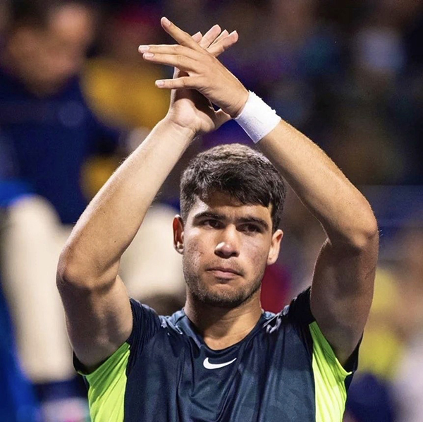 20岁阿卡丢冠后落泪！救4冠军点无愧世界第1，德约盛赞：不可思议