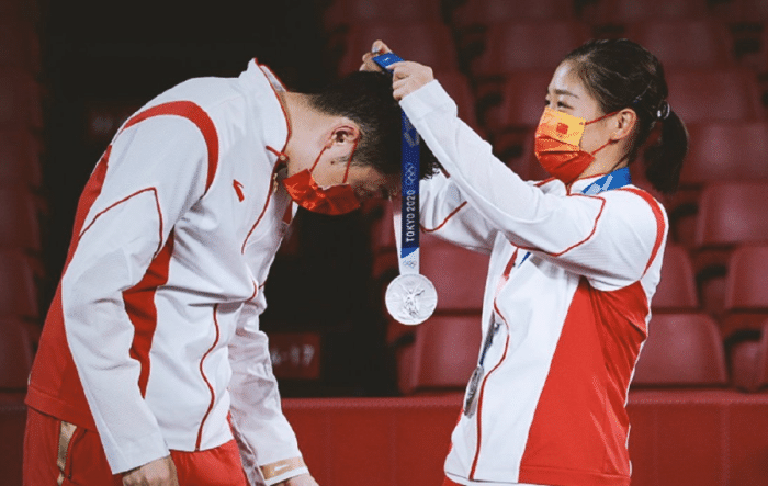 网友痛批水谷隼犯规，许昕却盛赞伊藤！我们输得起，不需要借口