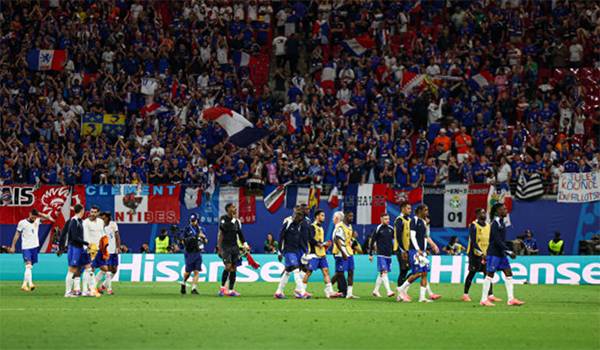 法国队无缘提前出线 格列兹曼表现引争议