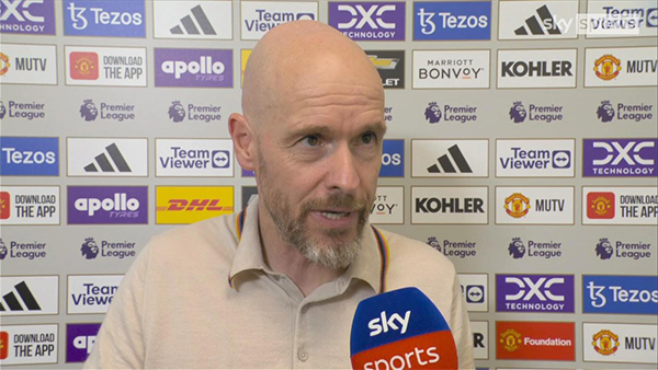 滕哈格猛烈批评胖虎失误！被双杀还不服气：缺7位主力曼联能抗衡榜首