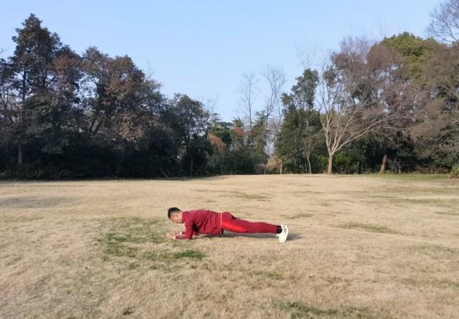 风雨不动安如山! 红衣独自训练, 吴曦晒晨练照