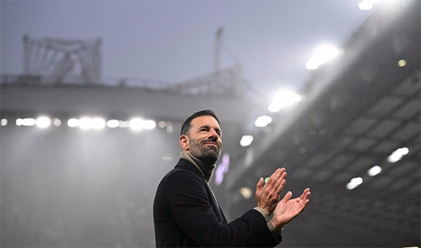 前英超冠军陷危机！7连败后范尼与球员火拼，单挑20岁天才狂喷