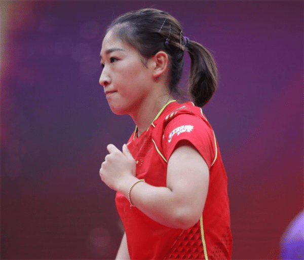 别有用心？日本网红拉下口罩强行要求和刘诗雯合影，主办方被吐槽