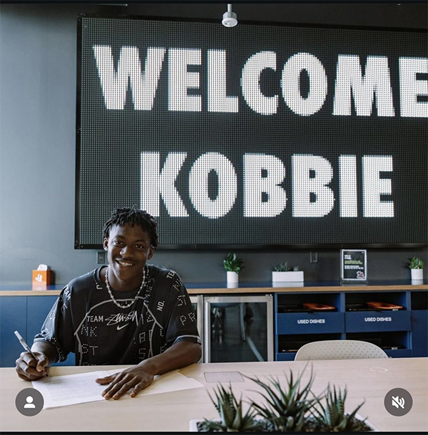 梅诺获耐克赞助 曼联续约在即