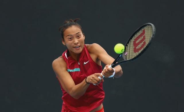 大满贯冠军被郑钦文打到精神崩溃！哈勒普自爆在比赛中遭遇恐慌症