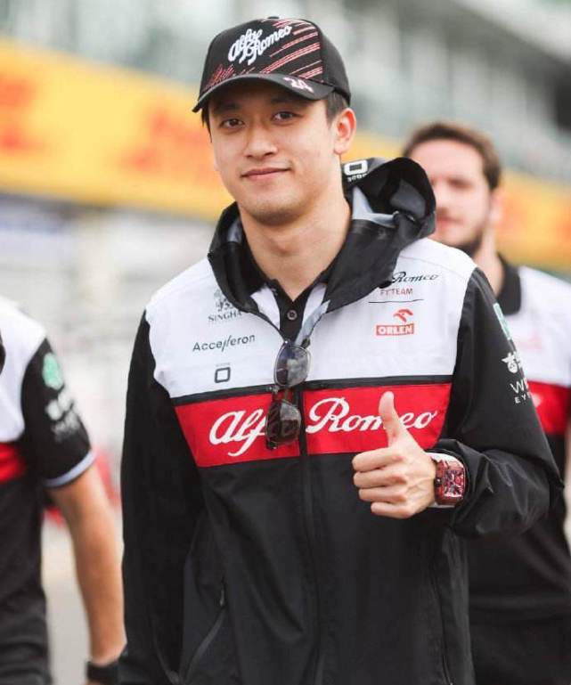 外媒给周冠宇半程评分仅为C：稳定居下游没亮点！从未赢队友博塔斯