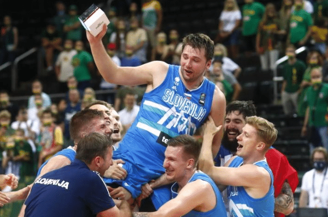 奥运男篮12强正式出炉！希腊立陶宛爆冷出局，东契奇率队创历史