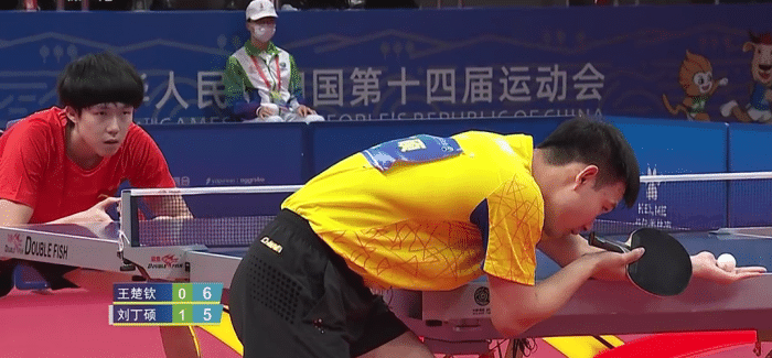 意外！山东23岁黑马连胜许昕王楚钦，摇篮庆祝很暖心，全力冲金牌