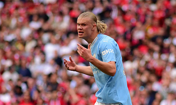 哈兰德状态存疑？全场零射正，抱摔未获点引争议，两场争冠战无表现