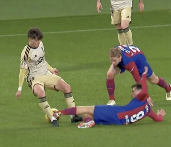 曼联出租天才传射阻击巴萨！夏窗有望卖好价，球迷称其强于安东尼