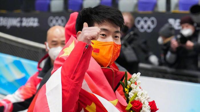 泪目！闫文港创历史摘铜，妈妈却躲着不敢看，一句话令人破防