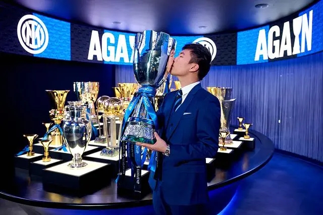 米兰体育报宣称：张康阳即将离开国米，国米苏宁时代已到尽头