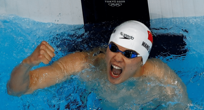 泪目！朱志根为汪顺鼓掌，0.28秒力压斯科特，为孙杨复仇成功