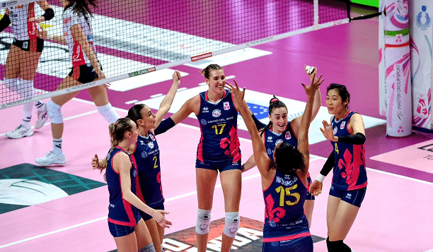 3-2！朱婷17分率队险胜，斯坎迪奇教练被吐槽，第二优势缩水