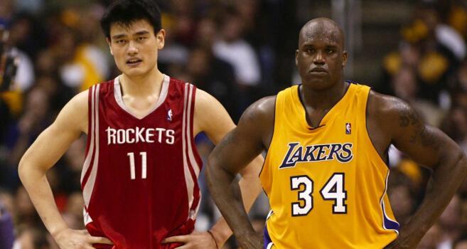 奥尼尔模仿中文嘲讽姚明，为何他的父母都要求他向姚明道歉？