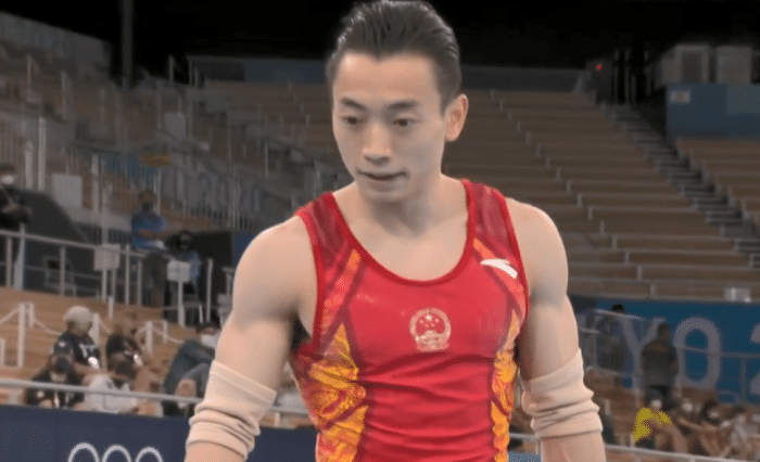 央视解说花式夸赞邹敬园，让人折服的表演，整个世界对你和颜悦色