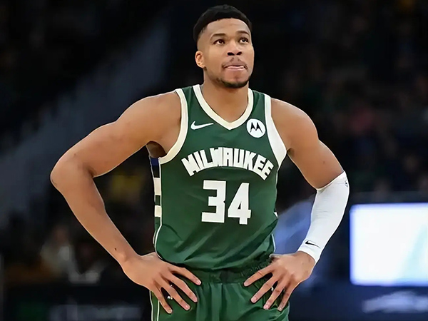 字母哥去留悬念：雄鹿困境与勇士的争夺机遇