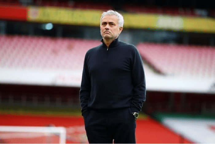 随队记者：穆帅不停要求球员前压、逼抢！但球员并没做到！