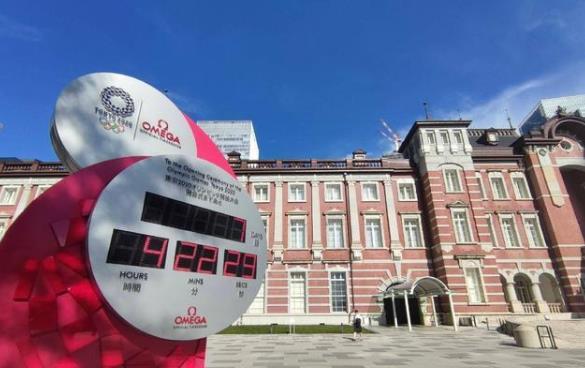 东京奥组委神操作，发套套却要求只能带回家，美女运动员发声嘲讽