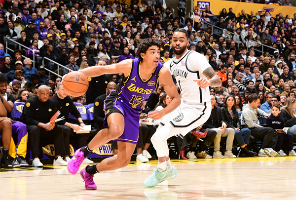 拉塞尔重返湖人丢绝杀，里夫斯 38 分，谁是关键先生？