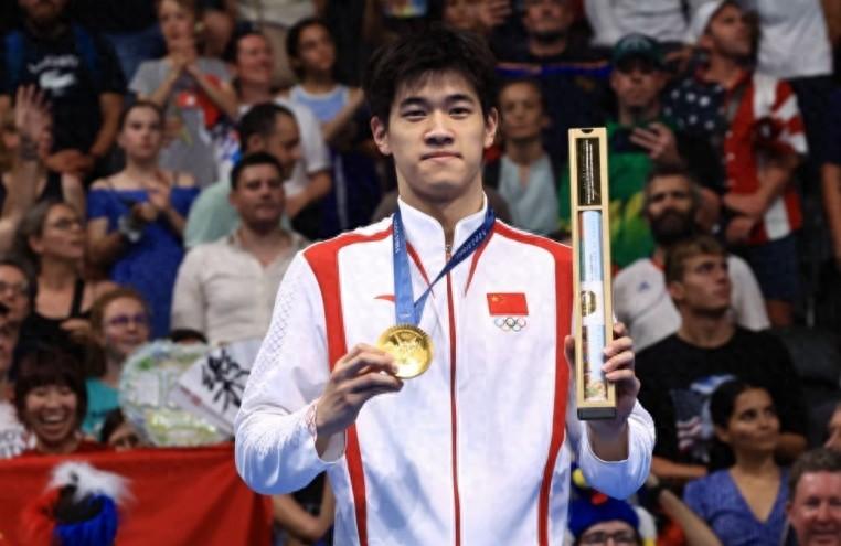 潘展乐：泳池中的震撼力量与赢得尊重