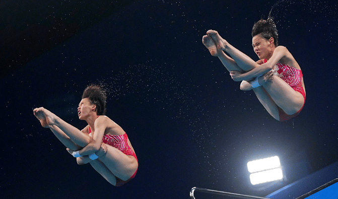 尴尬！日本队最后一跳“炸鱼”，从第3跌至第6，选手泪洒赛场