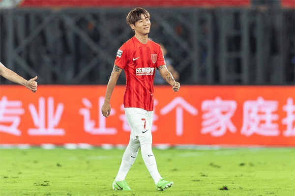 韦世豪染红遭重罚 无缘多场赛事且世预赛前景堪忧