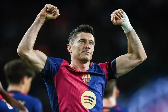 莱万为何为加入欧冠百球俱乐部感到骄傲？他所说的接近梅罗是怎样的目标？