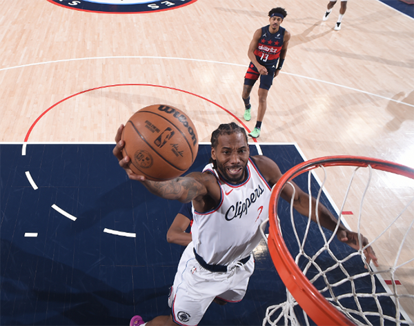 哈登狂飙三双超越传奇张伯伦10 罚全中征服全场 快船球迷喊爆MVP