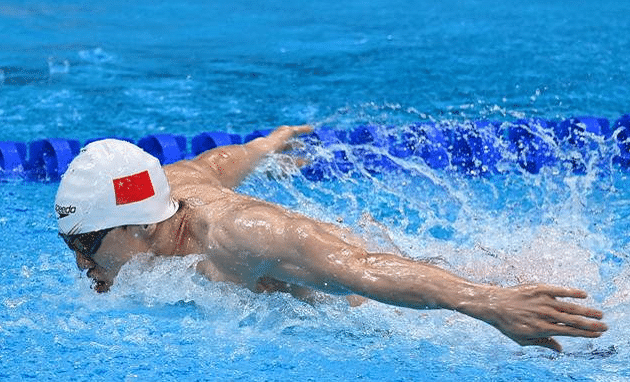 为徐嘉余遗憾！接力后程崩盘，呕吐进医院+放弃单项，1银收官