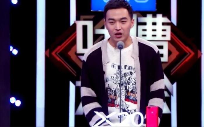 这对比! 记者: 冯潇霆上《吐槽》明确要求不黑国家