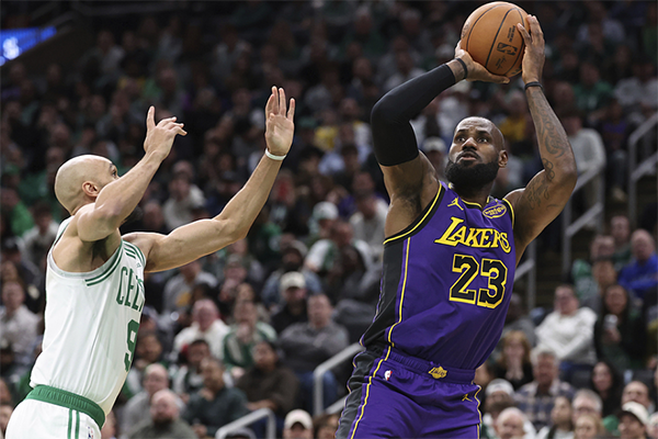 湖人8连胜惨遭终结，詹姆斯腹股沟拉伤提前退场