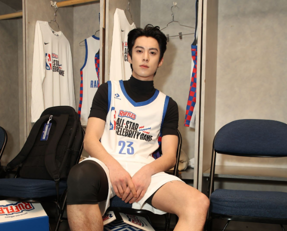 王鹤棣NBA全明星名人赛：2分答卷下的赛场风云与遗憾