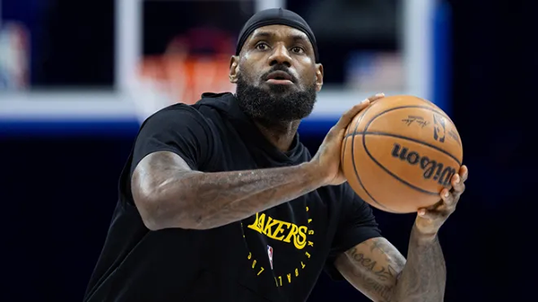湖人盼詹姆斯回归！冲刺跑加篮下练习，有望战公牛
