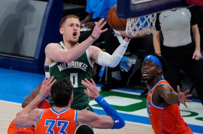 硬刚篮网！筹码5换1！湖人梭哈2米21巨头？詹姆斯有他直奔总冠军