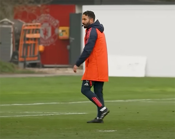 曼联球员盛赞：阿莫林乃进化版穆帅，力促弗爵精神回归