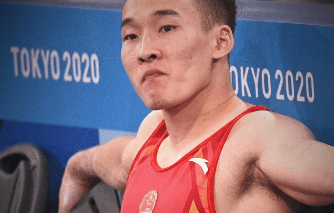 扎心！肖若腾遗憾丢金，澳洲解说都忍不了：裁判是日本选手亲戚吧