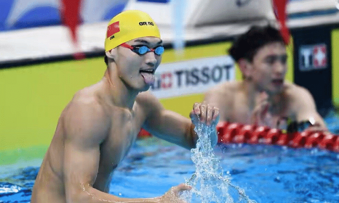 挺进决赛！徐嘉余牺牲单项，联手张雨霏，率接力队强势晋级