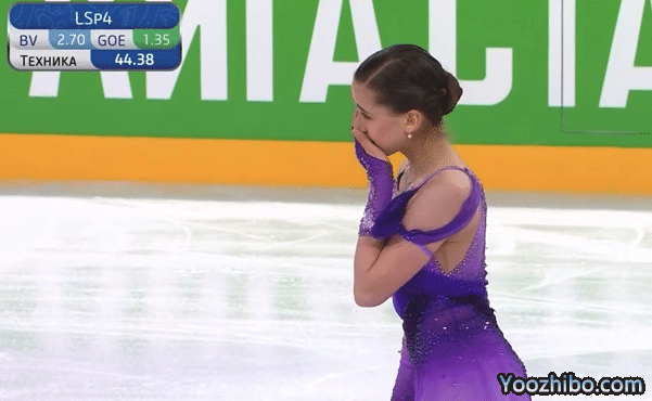 感动！K宝再演紫蝴蝶夺第一，赛后亲吻项链落泪，千金闹乌龙