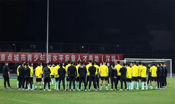 国足新加坡征程：艾克森领衔，李可遗憾无缘