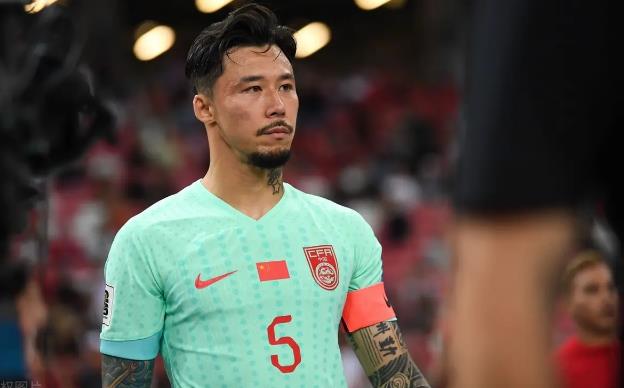 国足逼平之谜：新加坡队长卖房真相