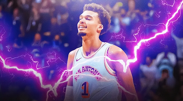 惊爆！文班亚马42+6+5力挽狂澜，加时独揽8分，成马刺未来领航者