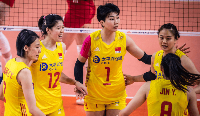 丁霞躺枪！中国女排结束3连败，球迷助威海报抢镜，央视闹乌龙