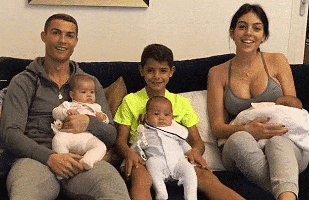 17年过去，被C罗收养的印尼海啸幸存者马突尼斯发展如何？