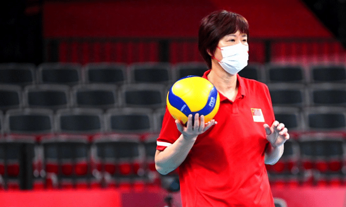 泪洒现场！郎平称要向全国球迷道歉，奥运会后退休，惠若琪泪崩