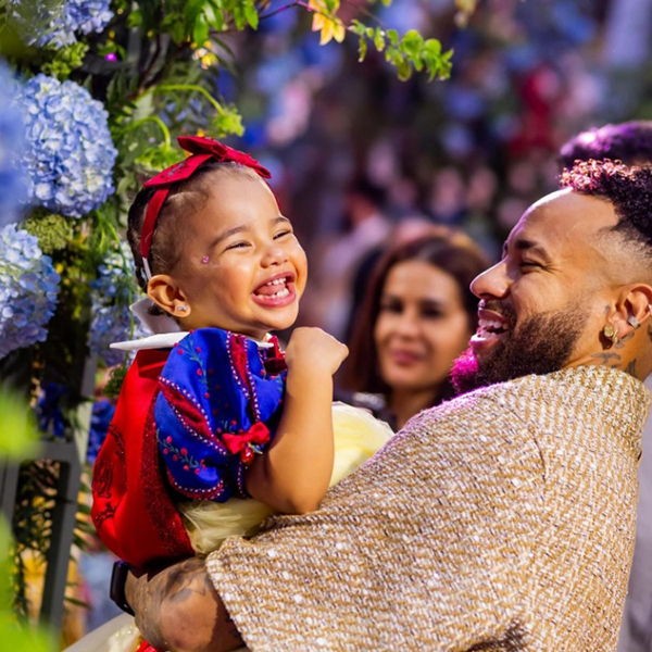 内马尔女儿2岁生日派对奢华曝光：64万欧元打造童话庆典