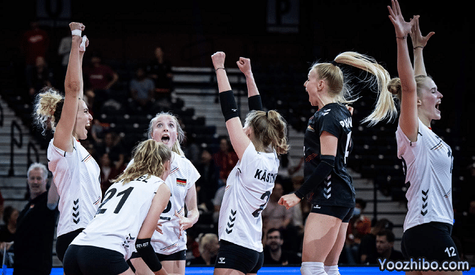 泰国女排躺赢！加拿大惨败出局，总决赛仅剩1席，美国队成判官