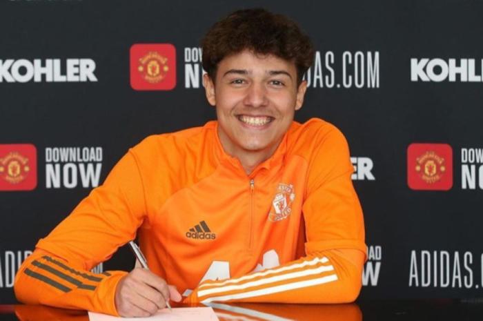 曼联续约前巴萨青训天才！索帅将大量启用小妖，两人接近英超首秀