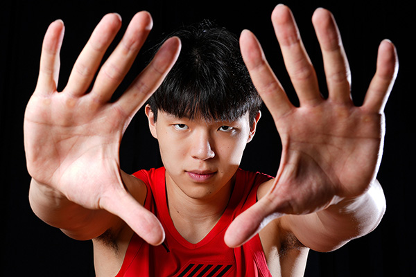 西媒盛赞杨瀚森：中国新星闪耀U19世界杯，大放异彩